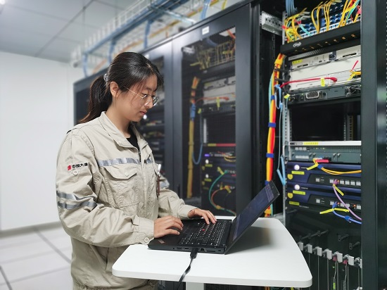 任虹：默默耕耘守護(hù)數(shù)字安全 (1) - 副本.jpg