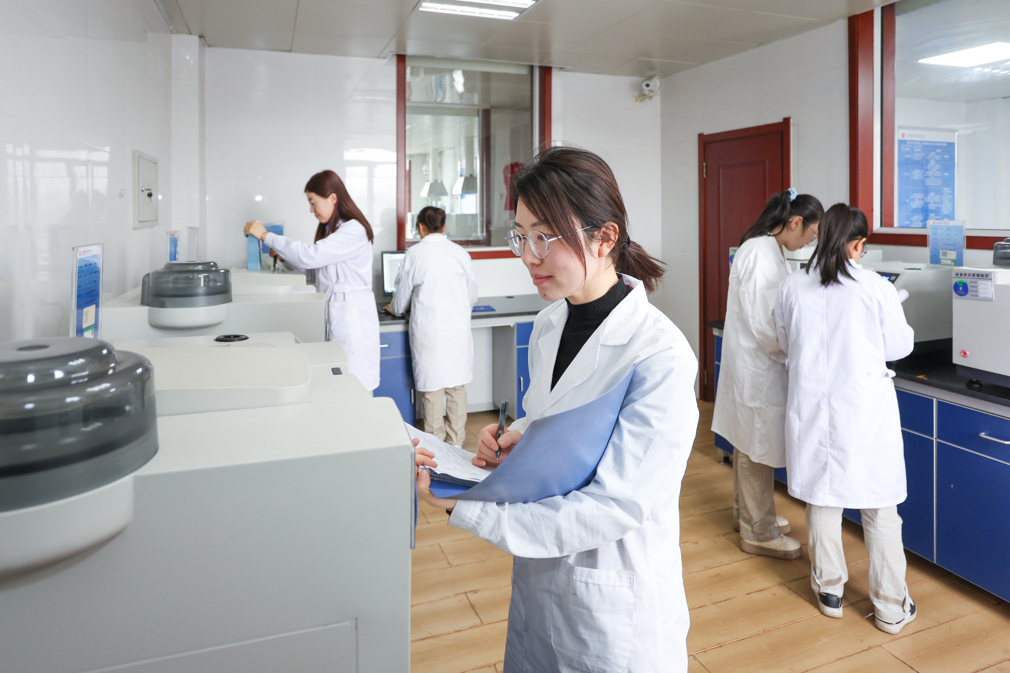 [大唐榜樣]托克托發電公司燃料質檢部煤化驗班獲“全國五星級班組” (2).jpg