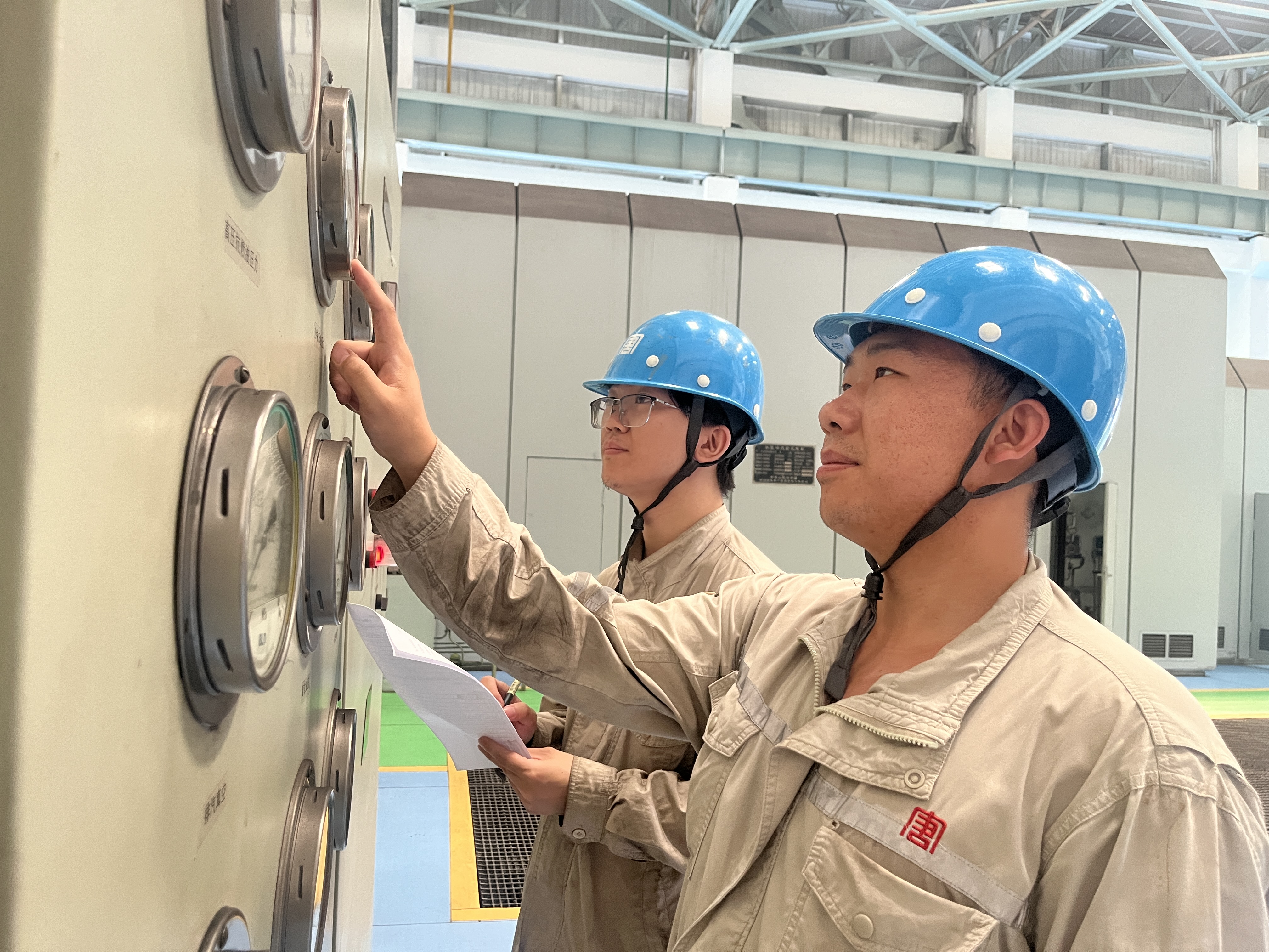 【新聞鏡頭】豐潤熱電公司：搶抓“黃金期” 奏響“秋檢曲” (2).jpg